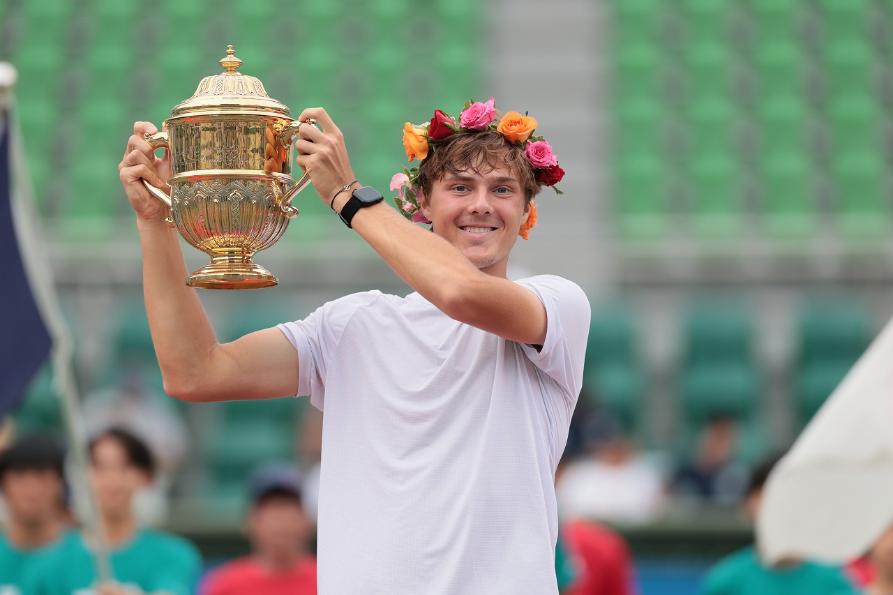 イゴール・プレシフツェフ選手（2025年少年シングルス優勝者）