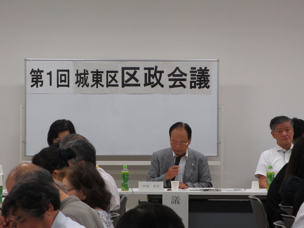 第1回城東区区政会議　議長発言の様子