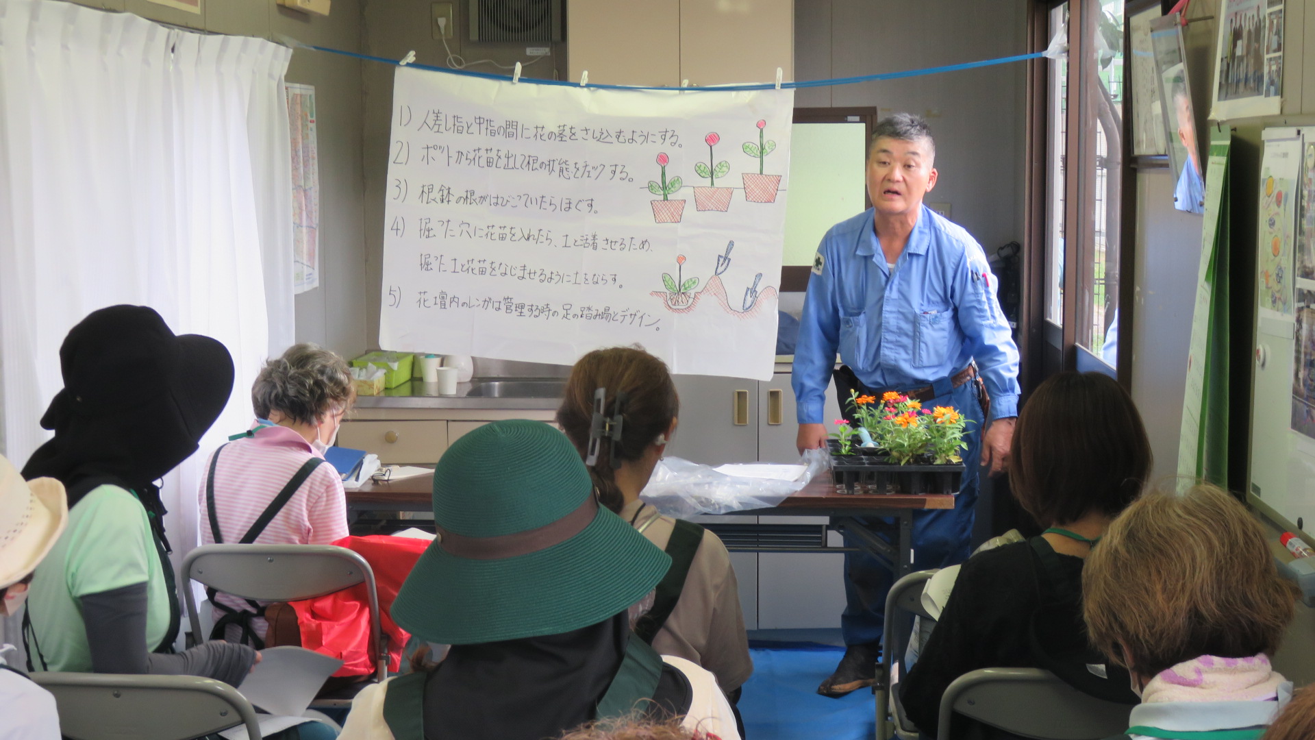 花壇製作の講習の様子