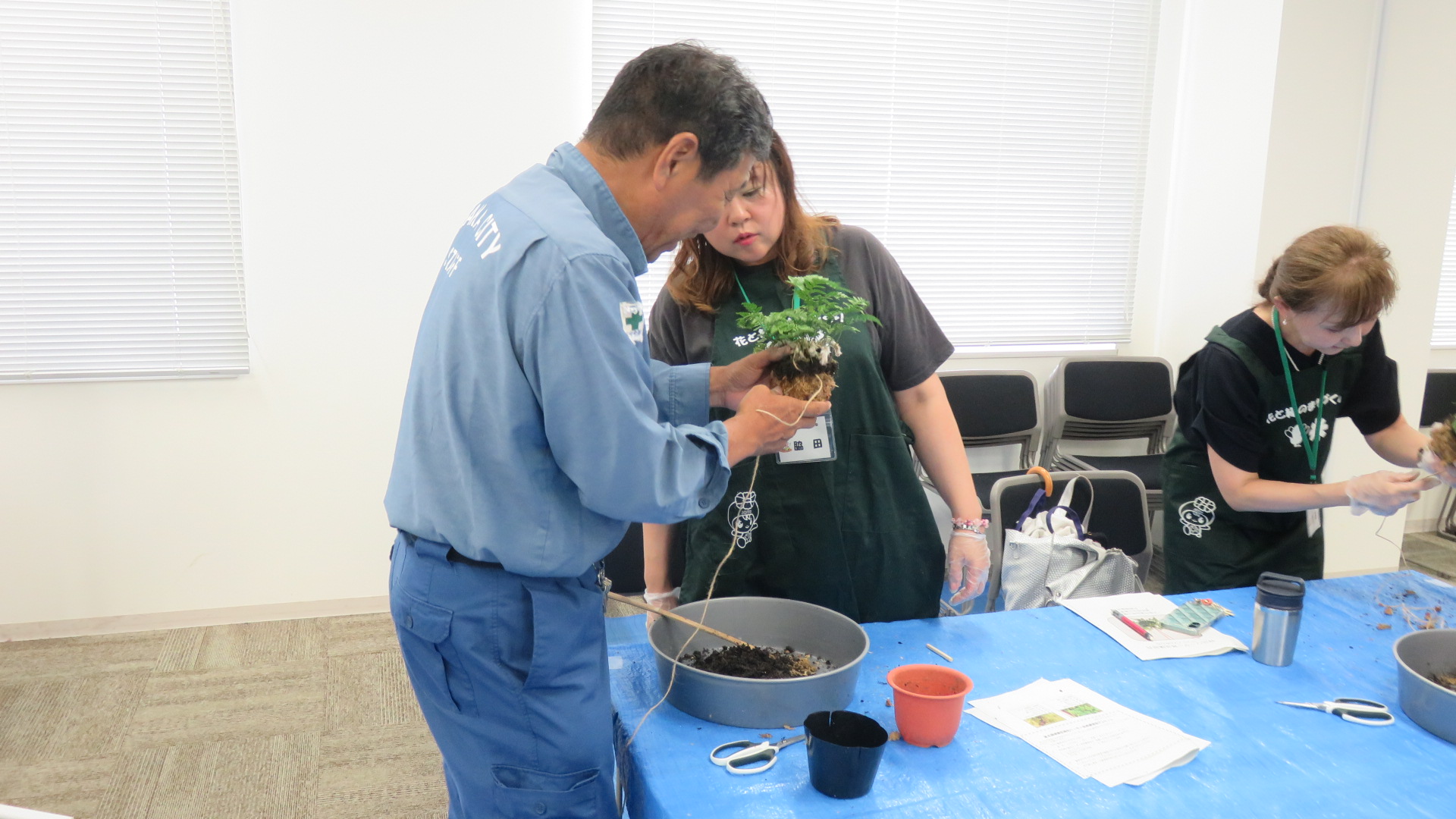 実習でのサポートを受けている受講生
