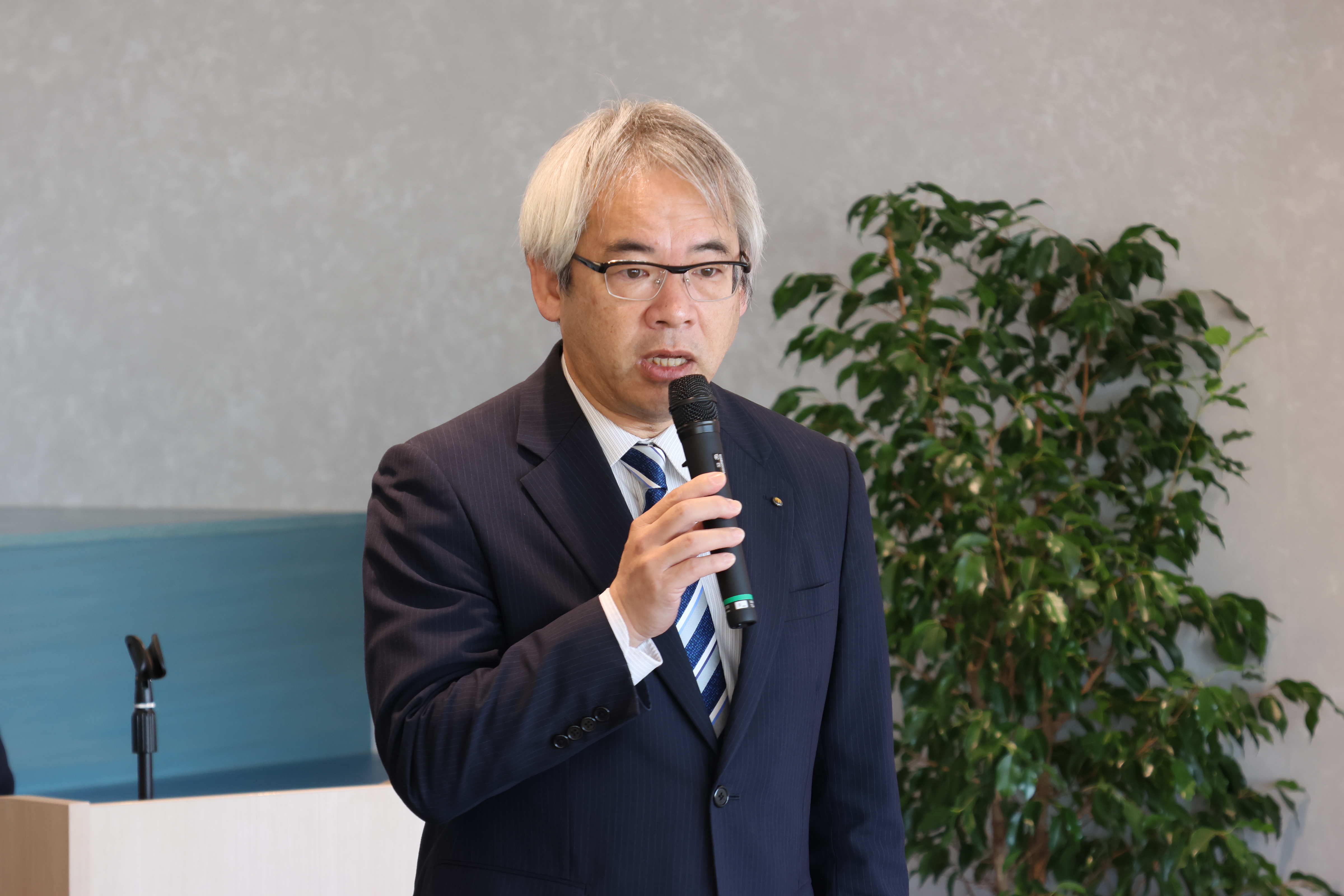 挨拶をする吉村区長