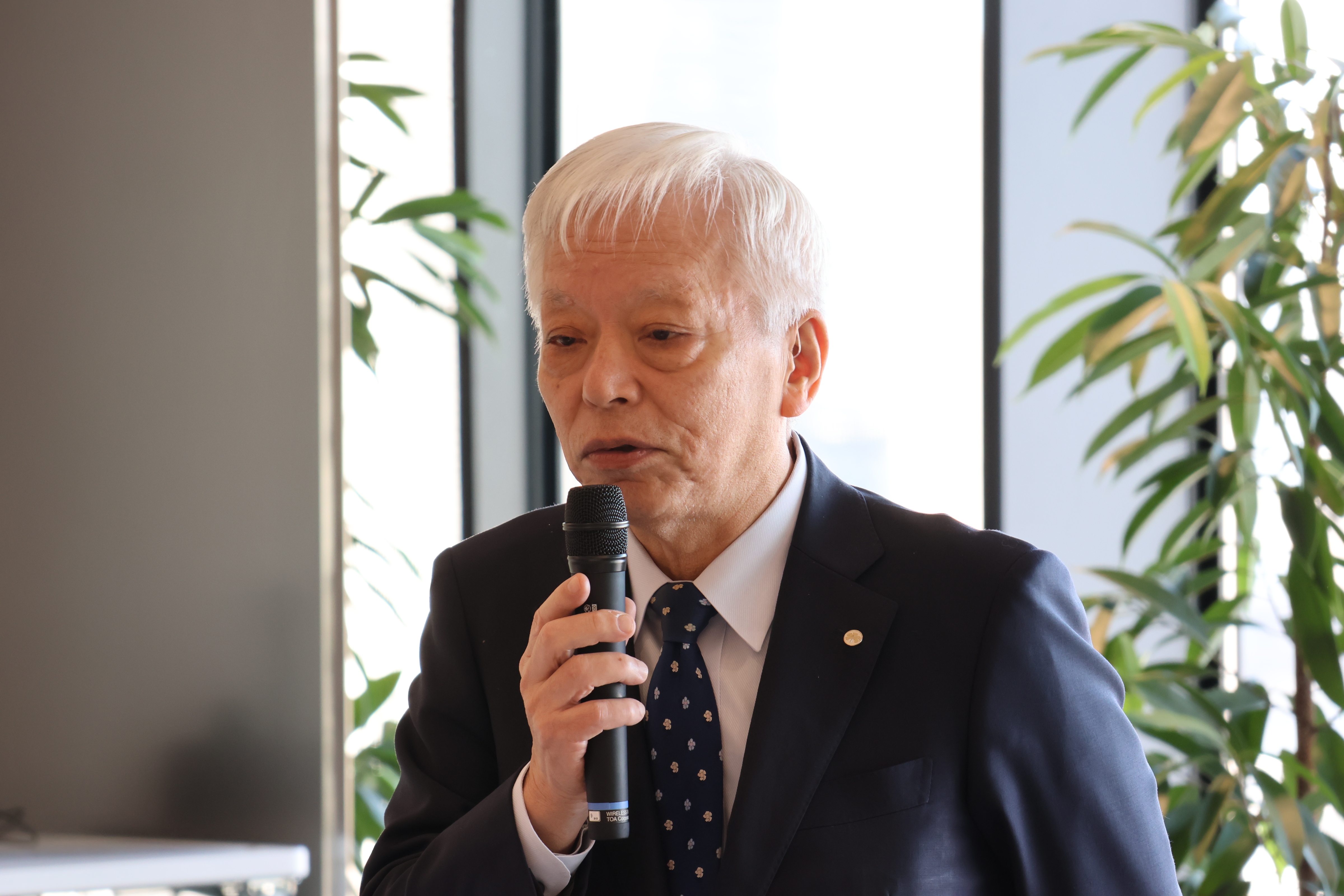 挨拶をする福島理事長