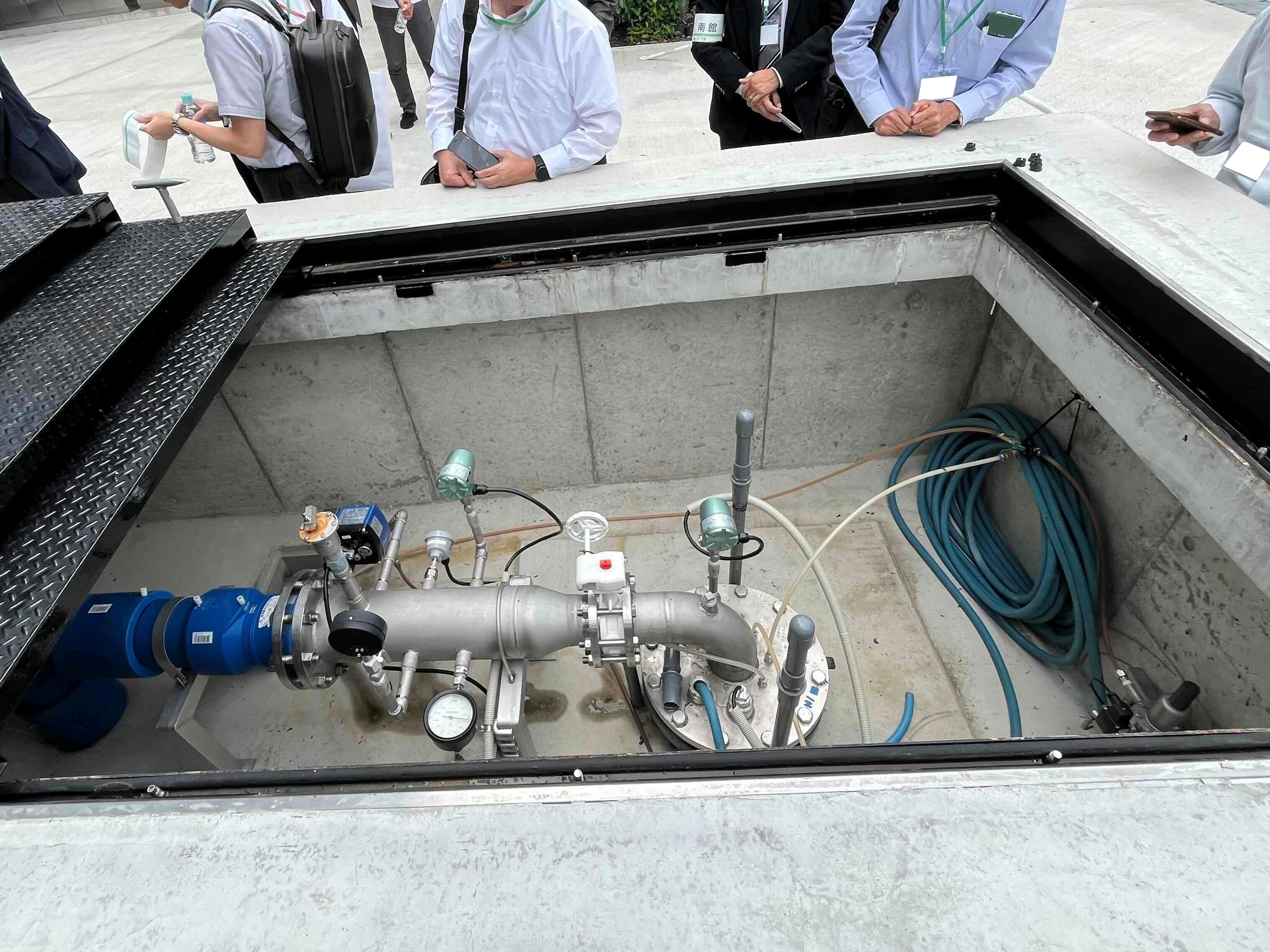 施設見学中の様子（グラングリーン大阪）