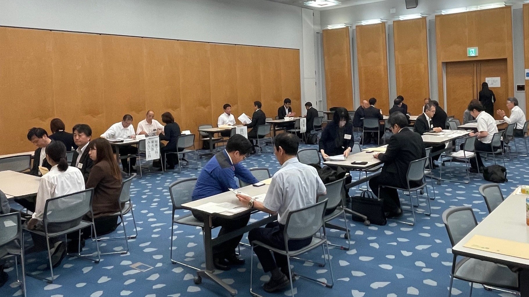 個別交流の様子の写真その2