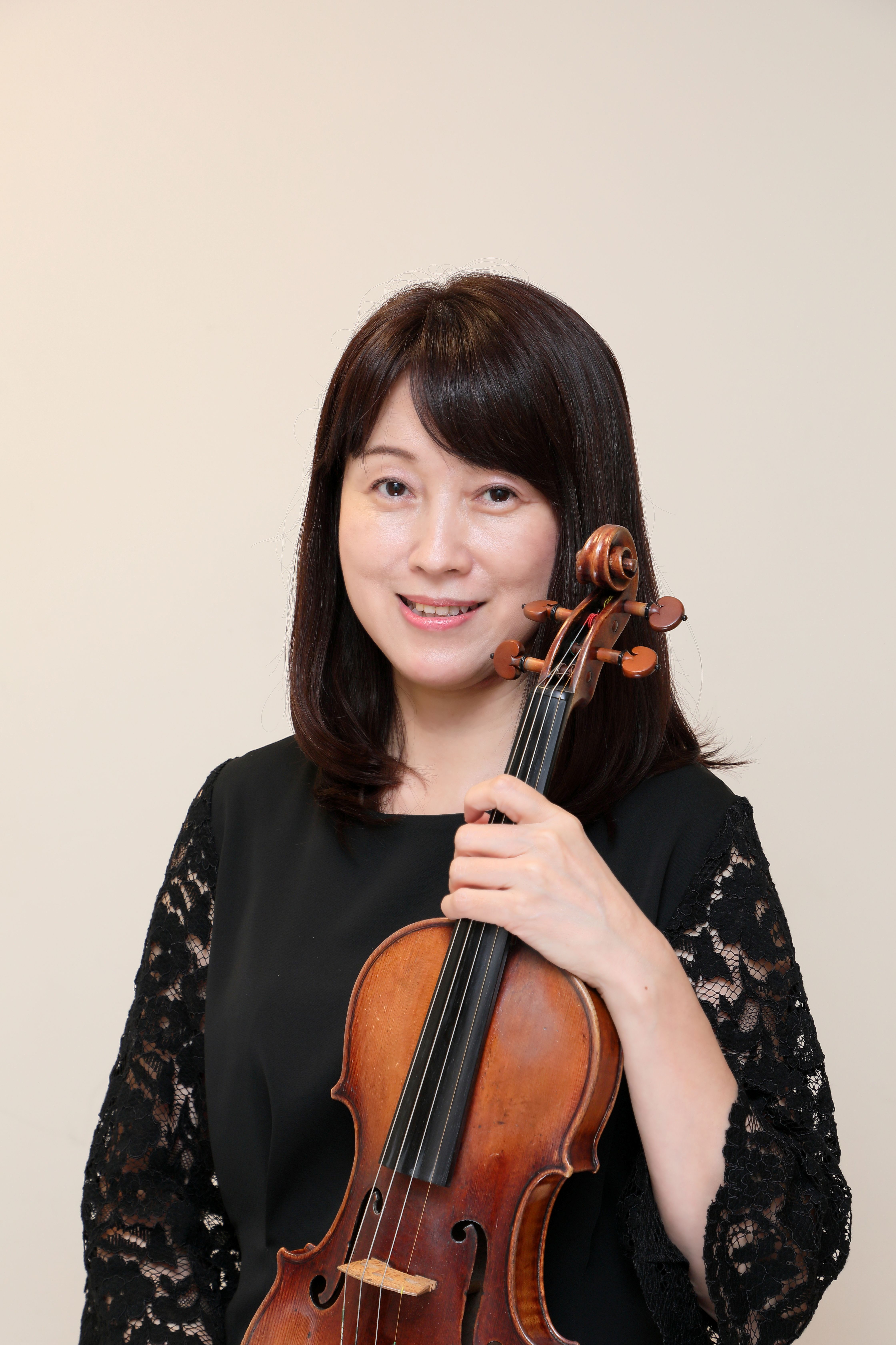 ヴァイオリン：高木 美恵子　 撮影：飯島　隆
