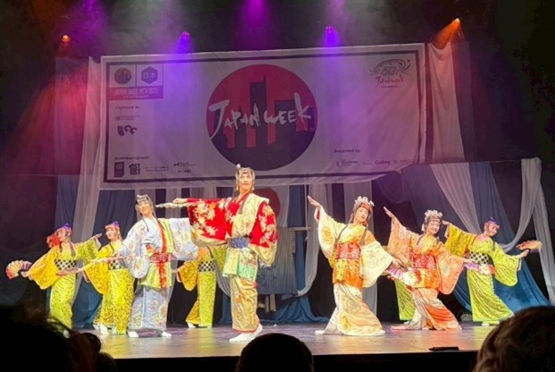 OSK日本歌劇団による公演の様子