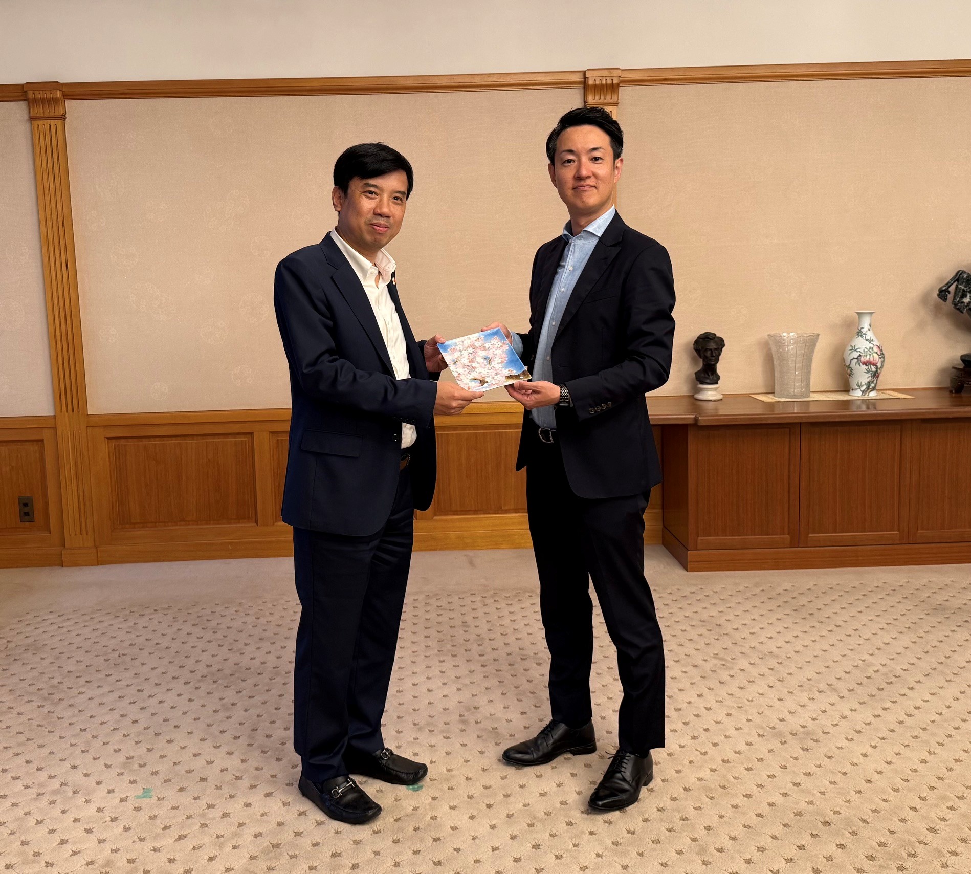 駐大阪ベトナム社会主義共和国総領事表敬訪問