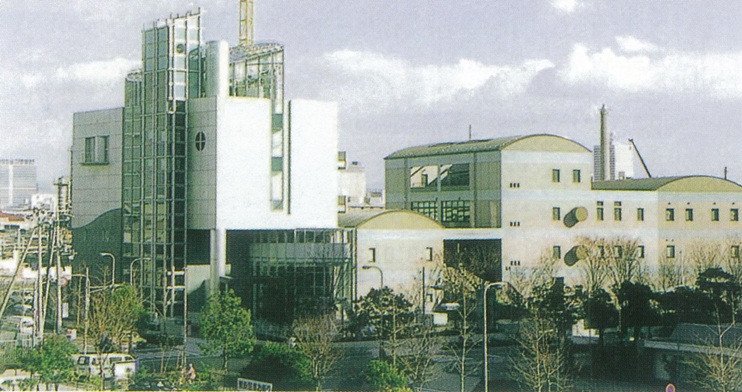 下水道科学館（左）と北部方面管理事務所（右）
