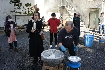 餅つき大会の様子