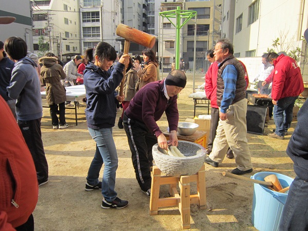 餅つき大会の様子