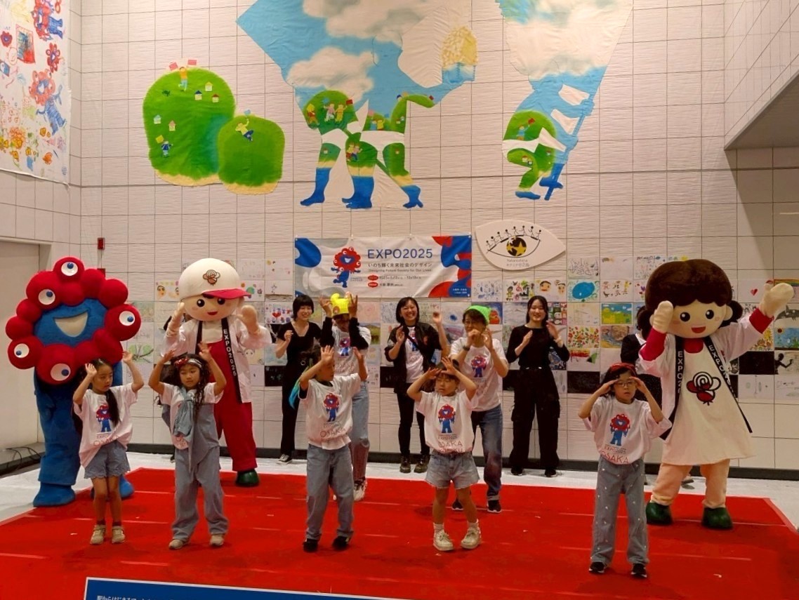 万博ダンスの写真