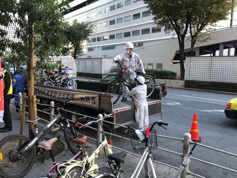 放置自転車の撤去作業