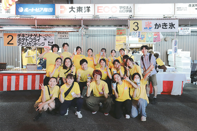 2024年済美カーニバルにボランティアスタッフとして参加した学生の皆さんの集合写真