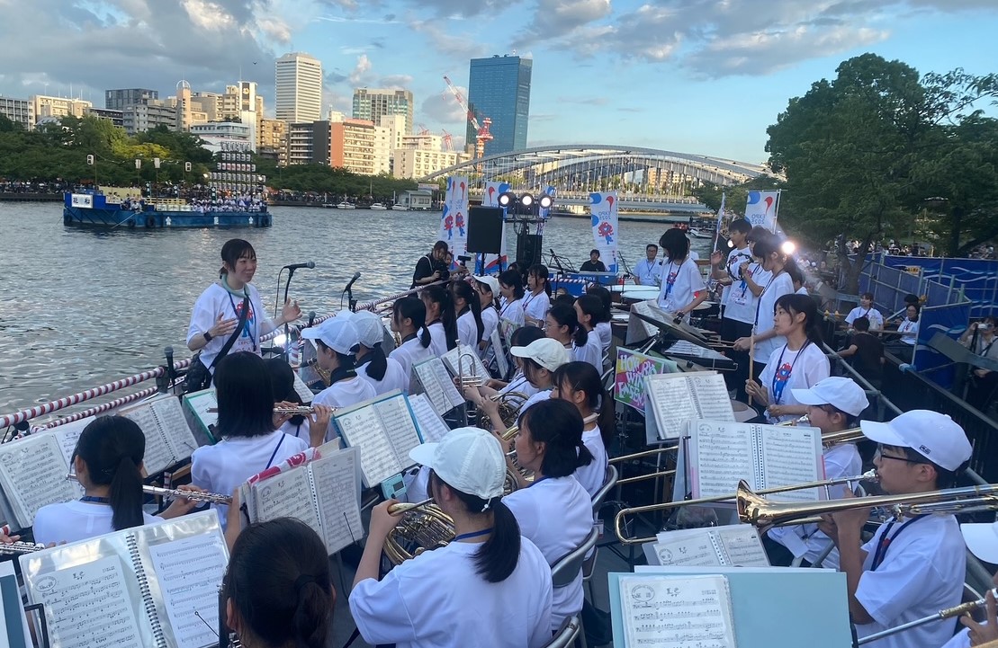 夢キタミュージックフェスで船上演奏をする北稜中学校