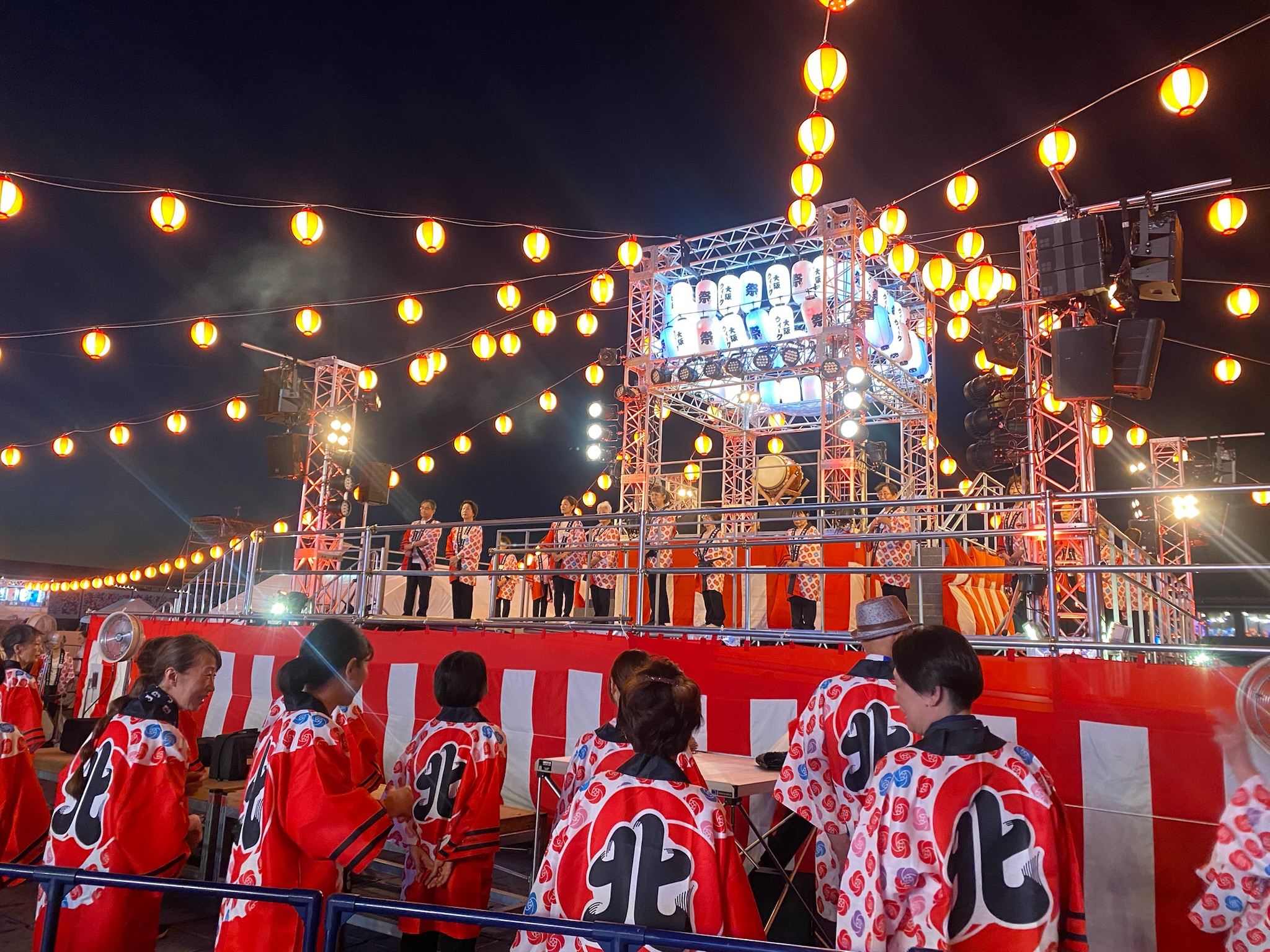 万博会場での交流盆踊りの様子