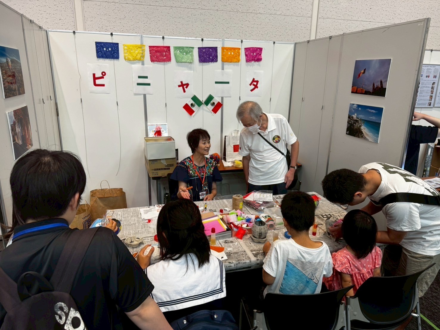 夢キタ万博2025　メキシコ　ピニャータづくりの様子