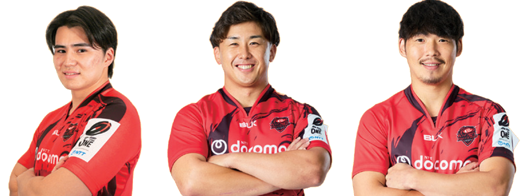 腕組みをするレッドハリケーンズ大阪の選手3名