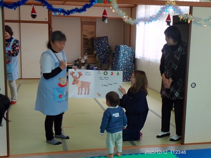 絵本読み聞かせ