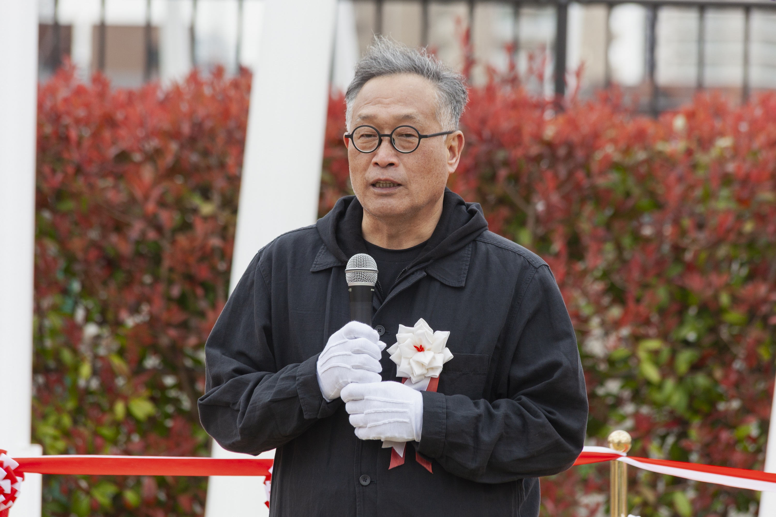 川俣正氏