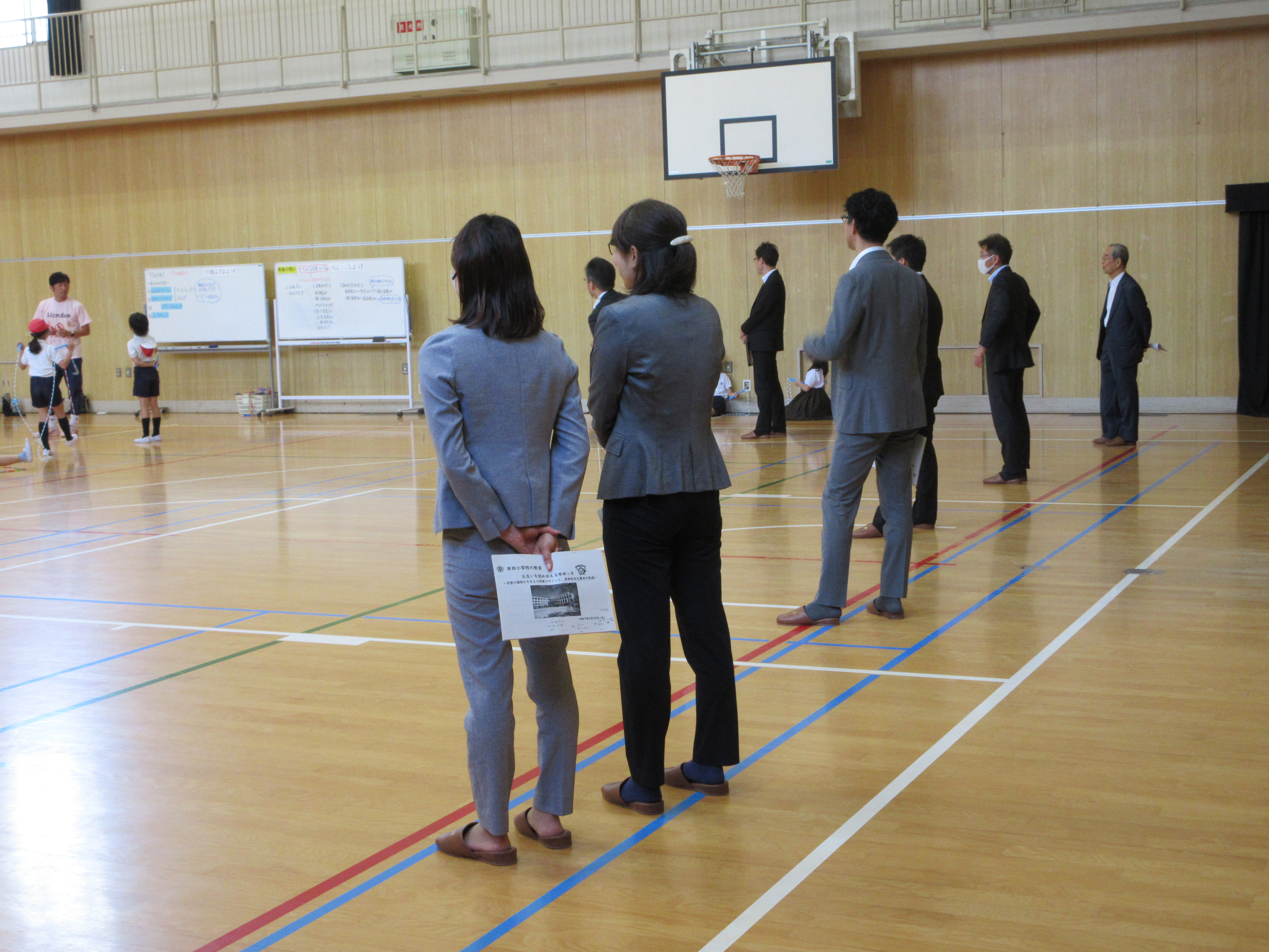 授業を見学する様子