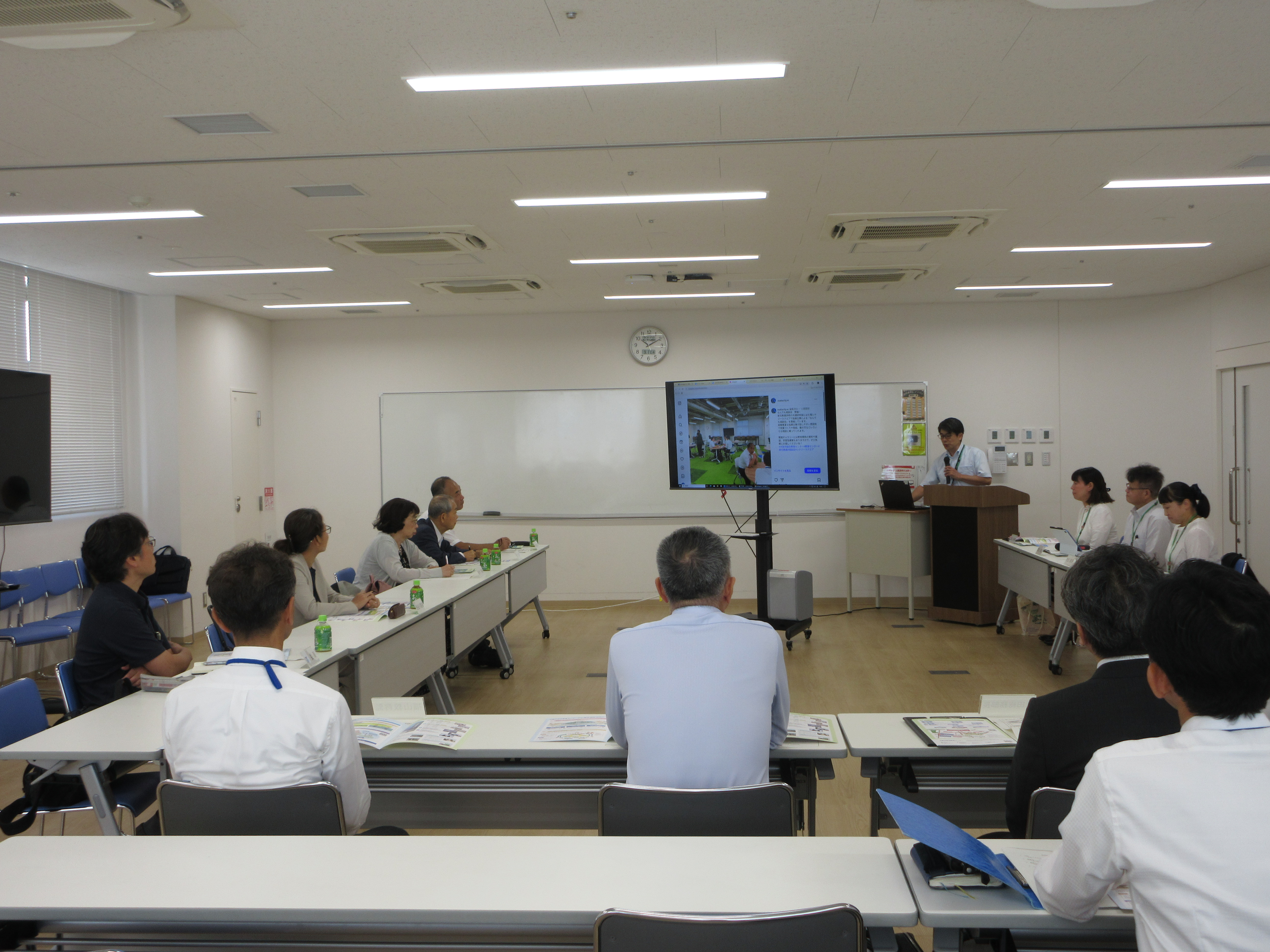 意見交換をする様子