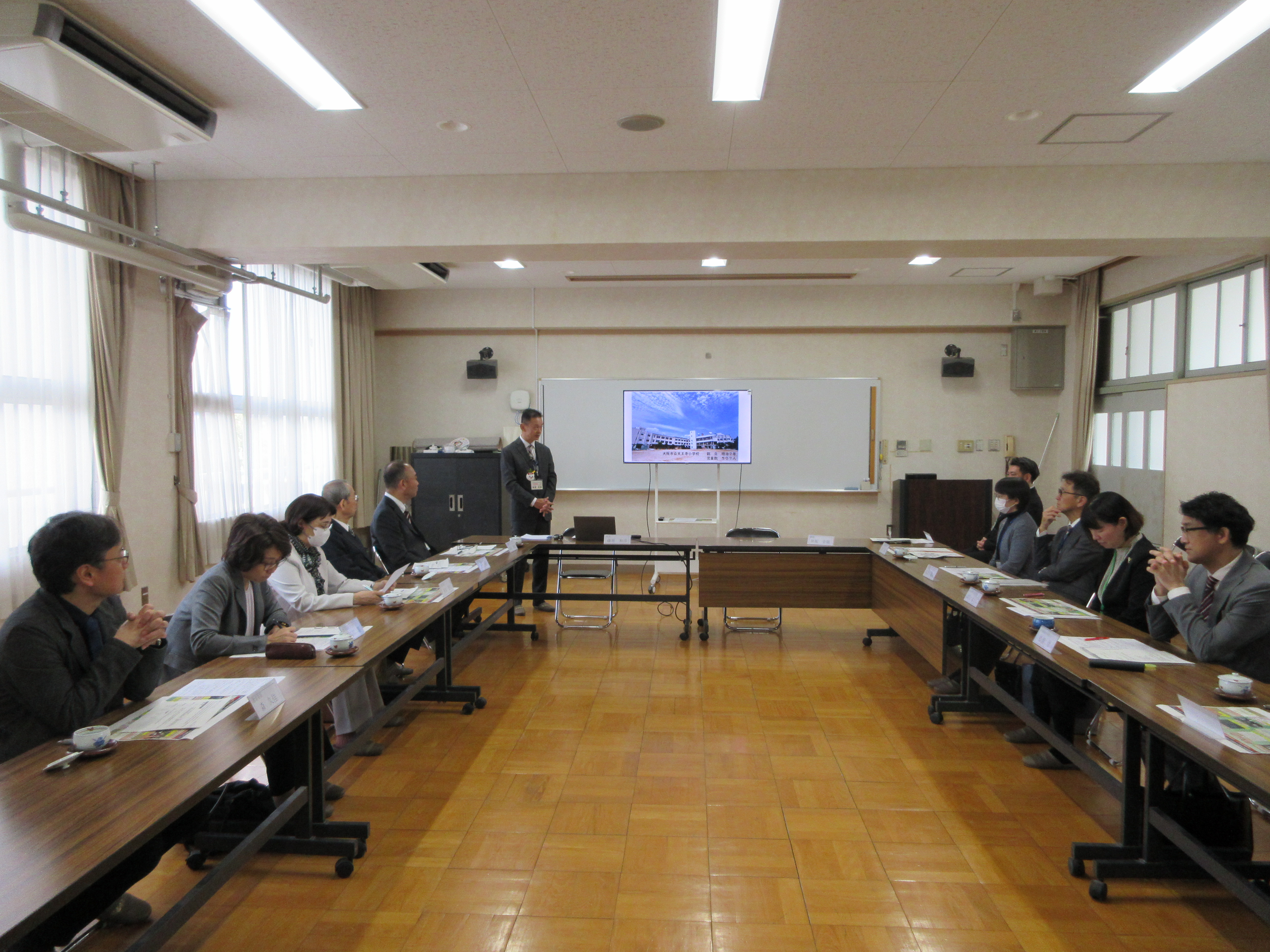 意見交換する様子