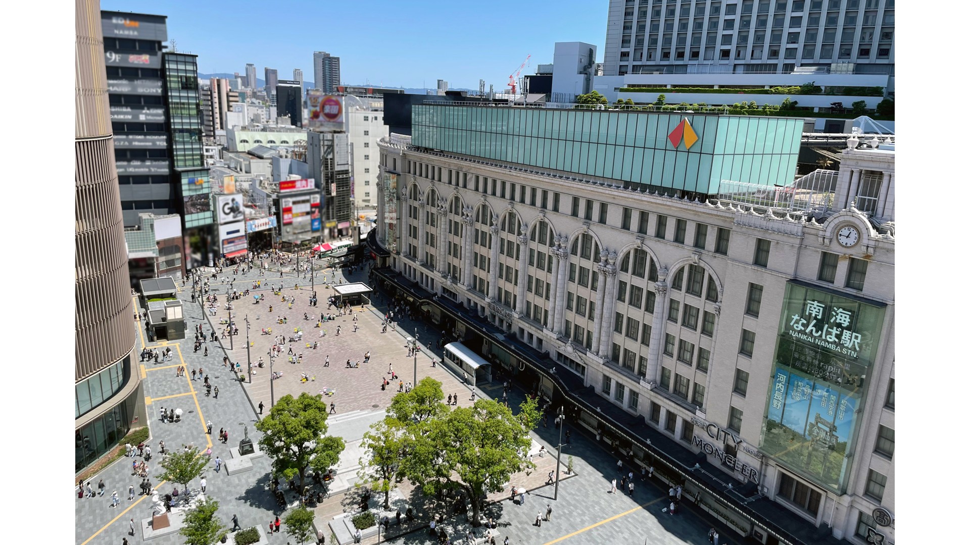 なんば広場の風景