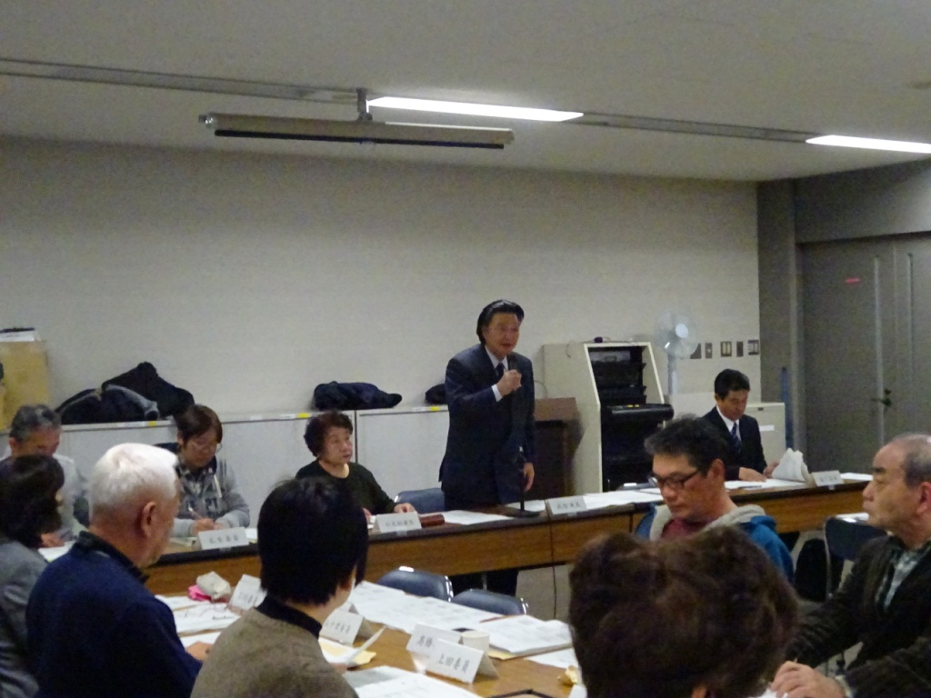 武智議長があいさつする写真
