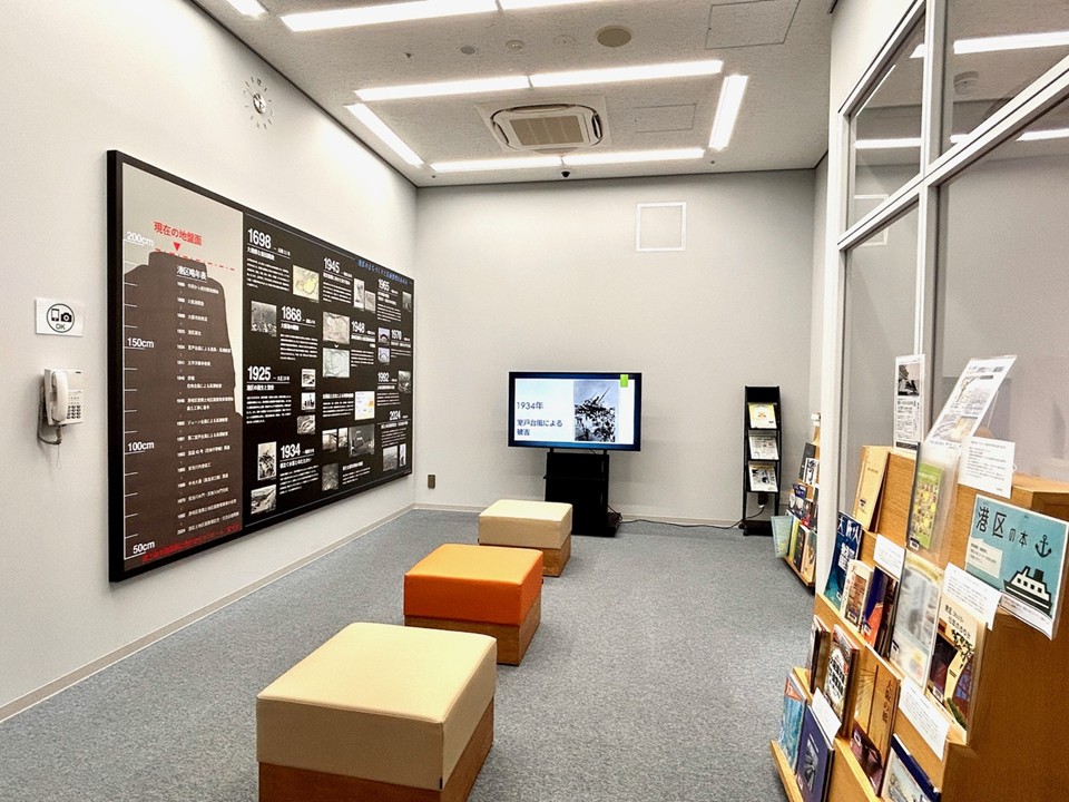 港図書館横に設置されている区画整理記念スペース