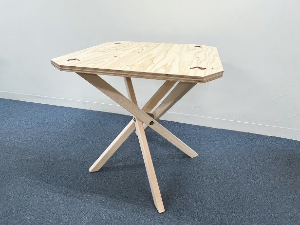 国産木材を使用したテーブル