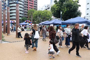 マルシェの様子（昼）