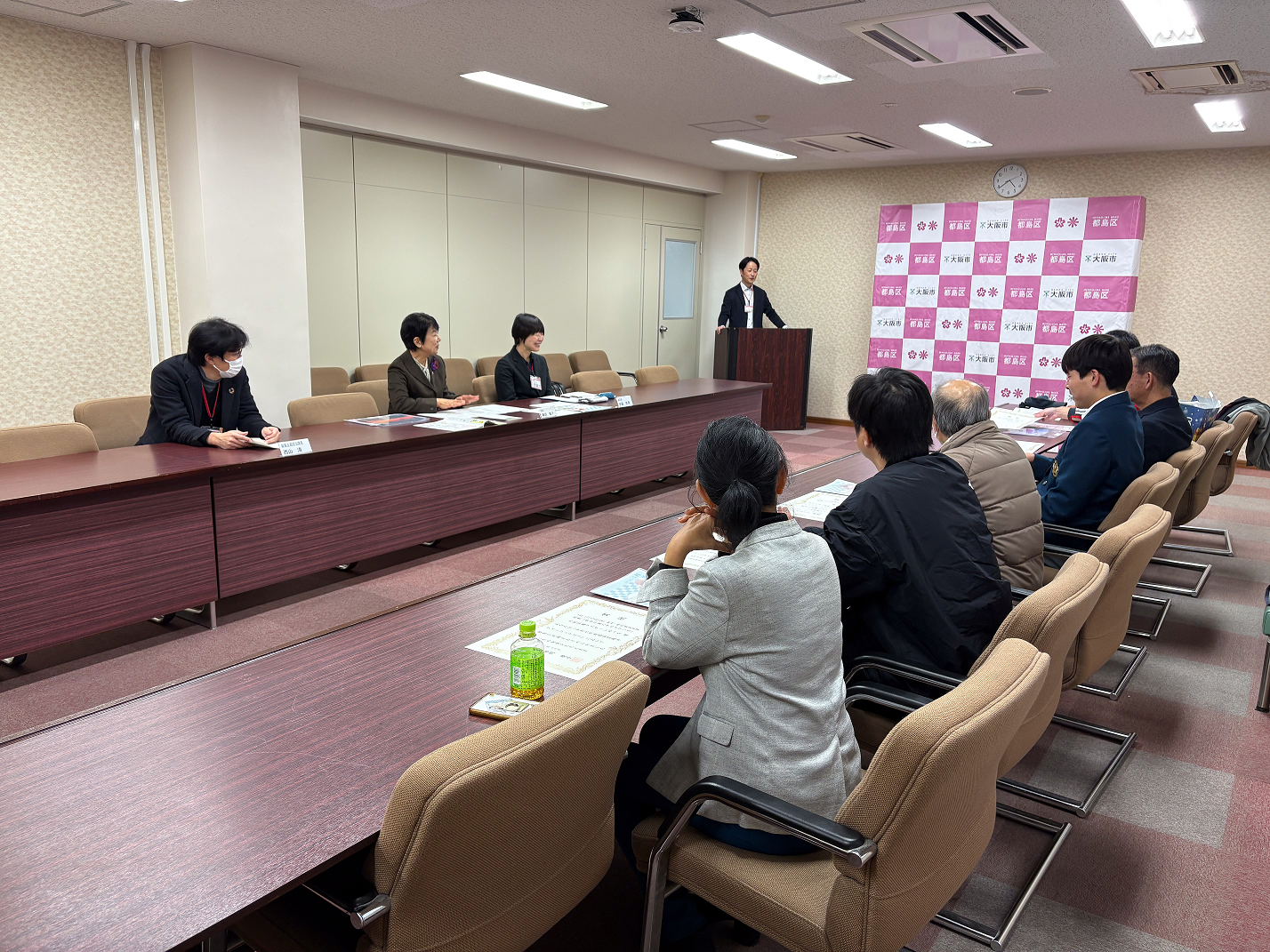 表彰式での歓談の様子