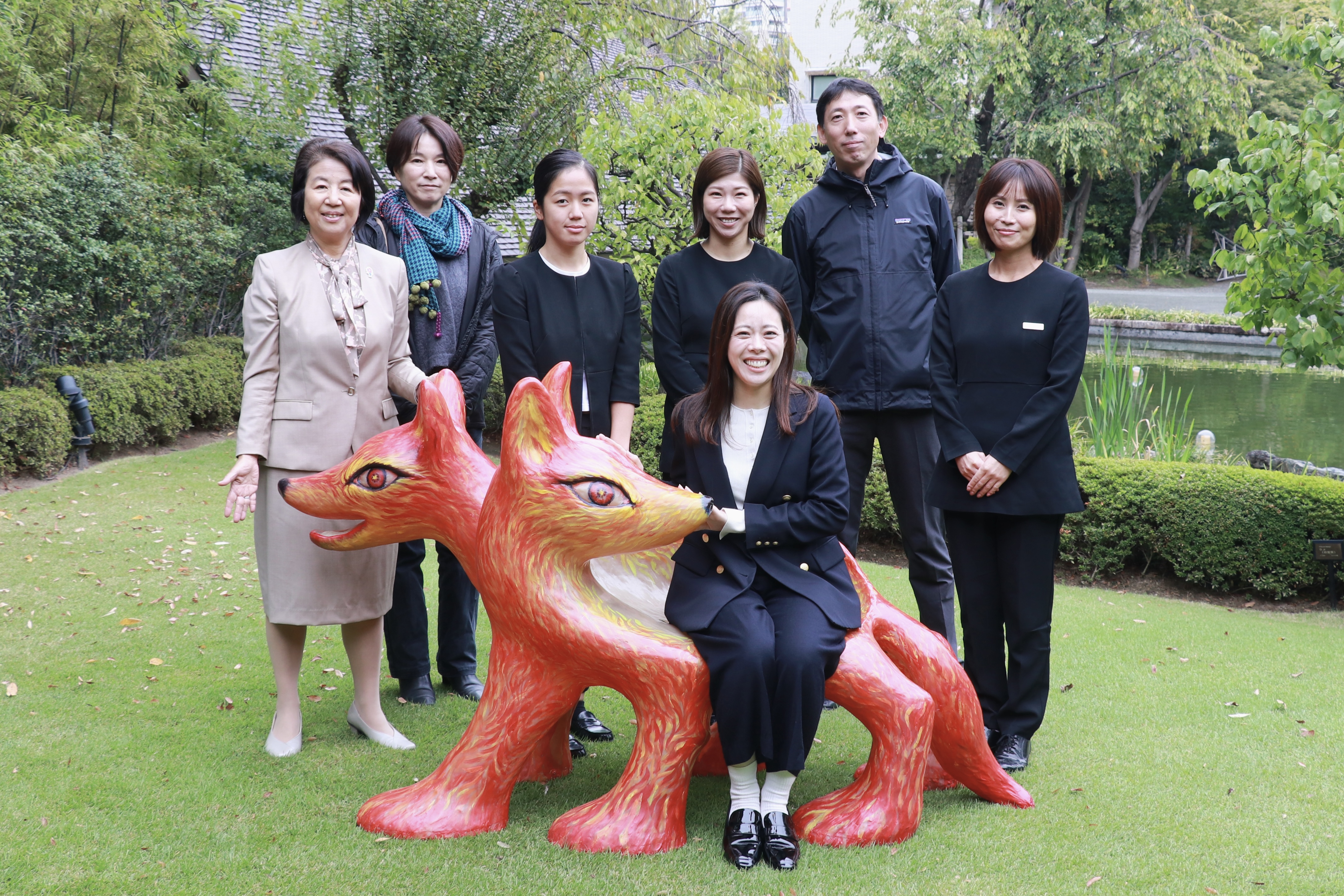 オオカミベンチの周りで撮影した集合写真