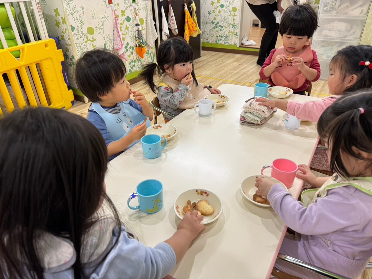 おやつの時間の様子