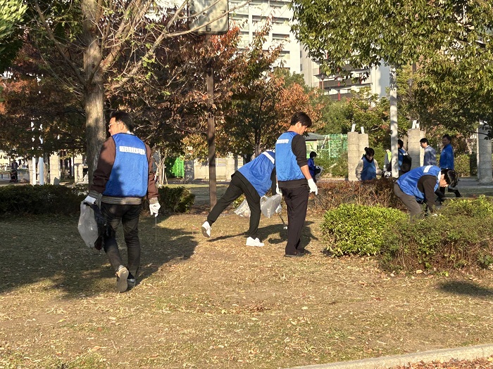 過去の活動写真（清掃中）