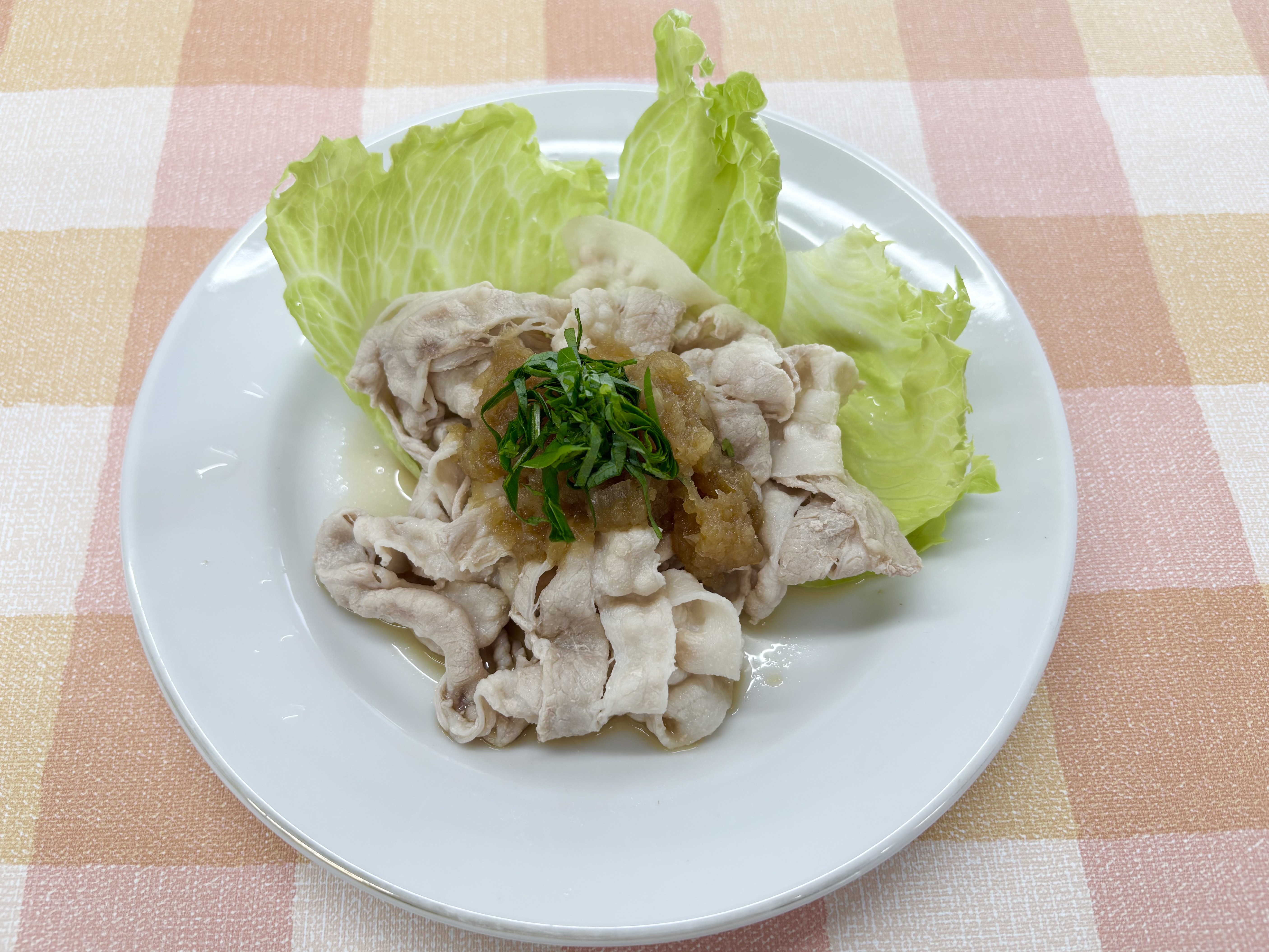 「豚肉の新玉ねぎおろしだれ」の写真