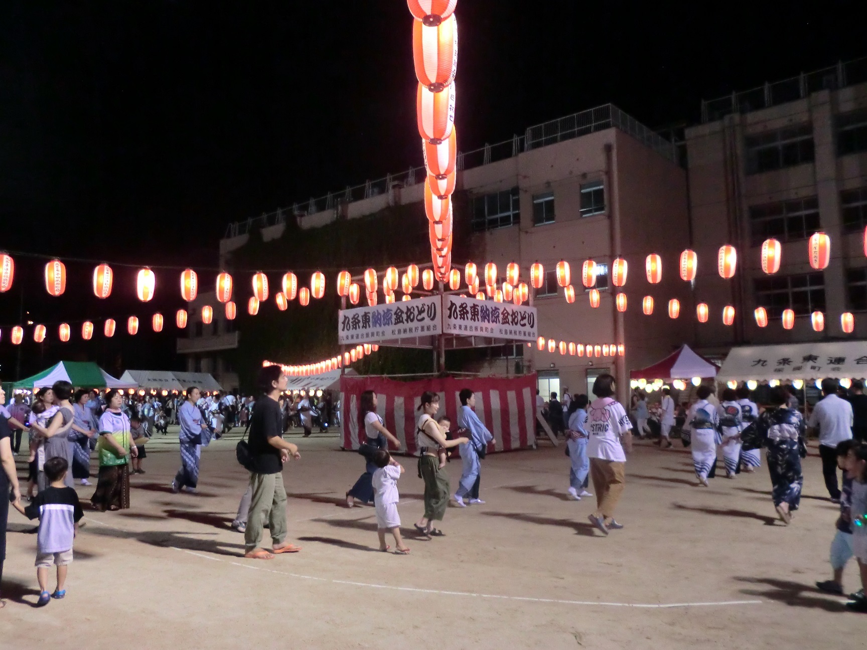 九条東盆踊り大会の様子
