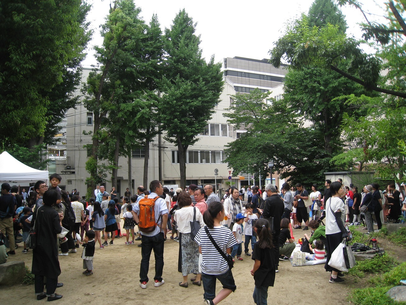親子でグリーンフェスタ明治会場の様子