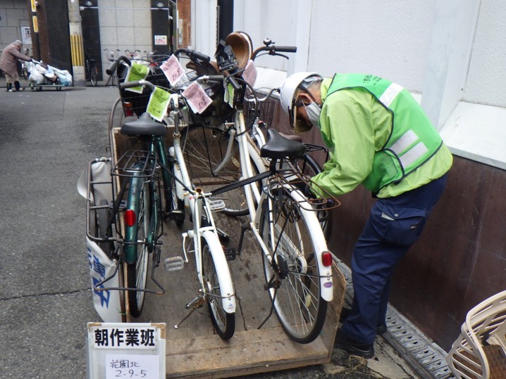長期放置自転車の移動風景