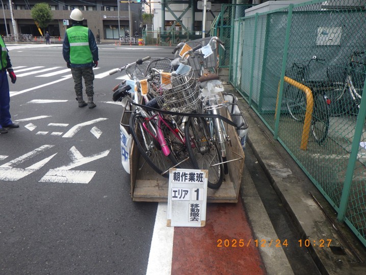 長期放置自転車の撤去作業　