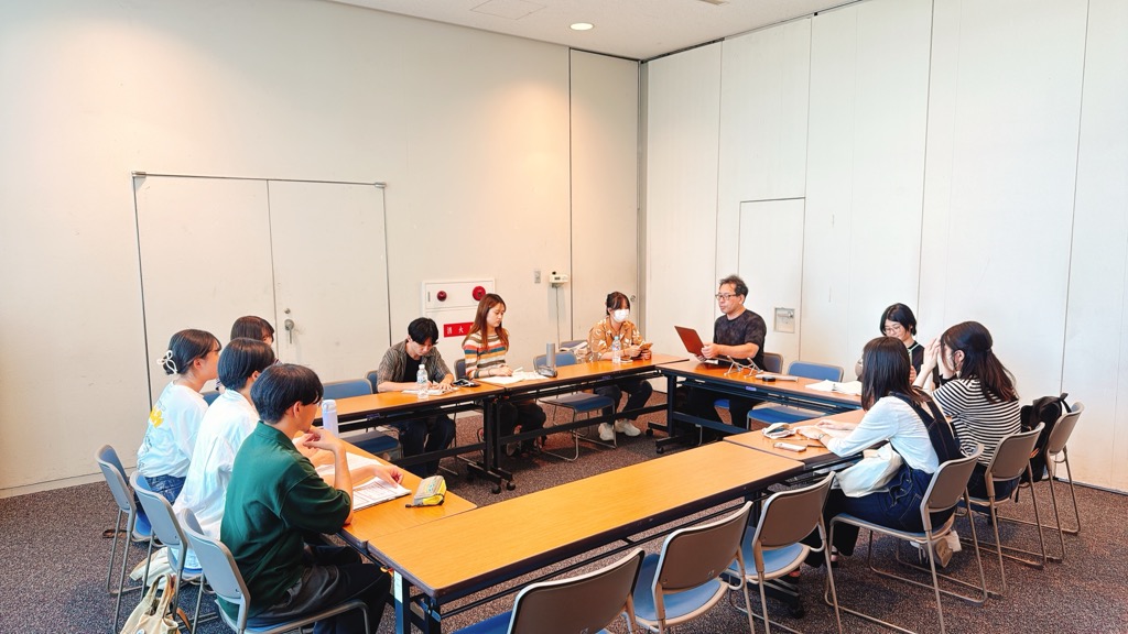 フィールドワーク後の意見交換の様子