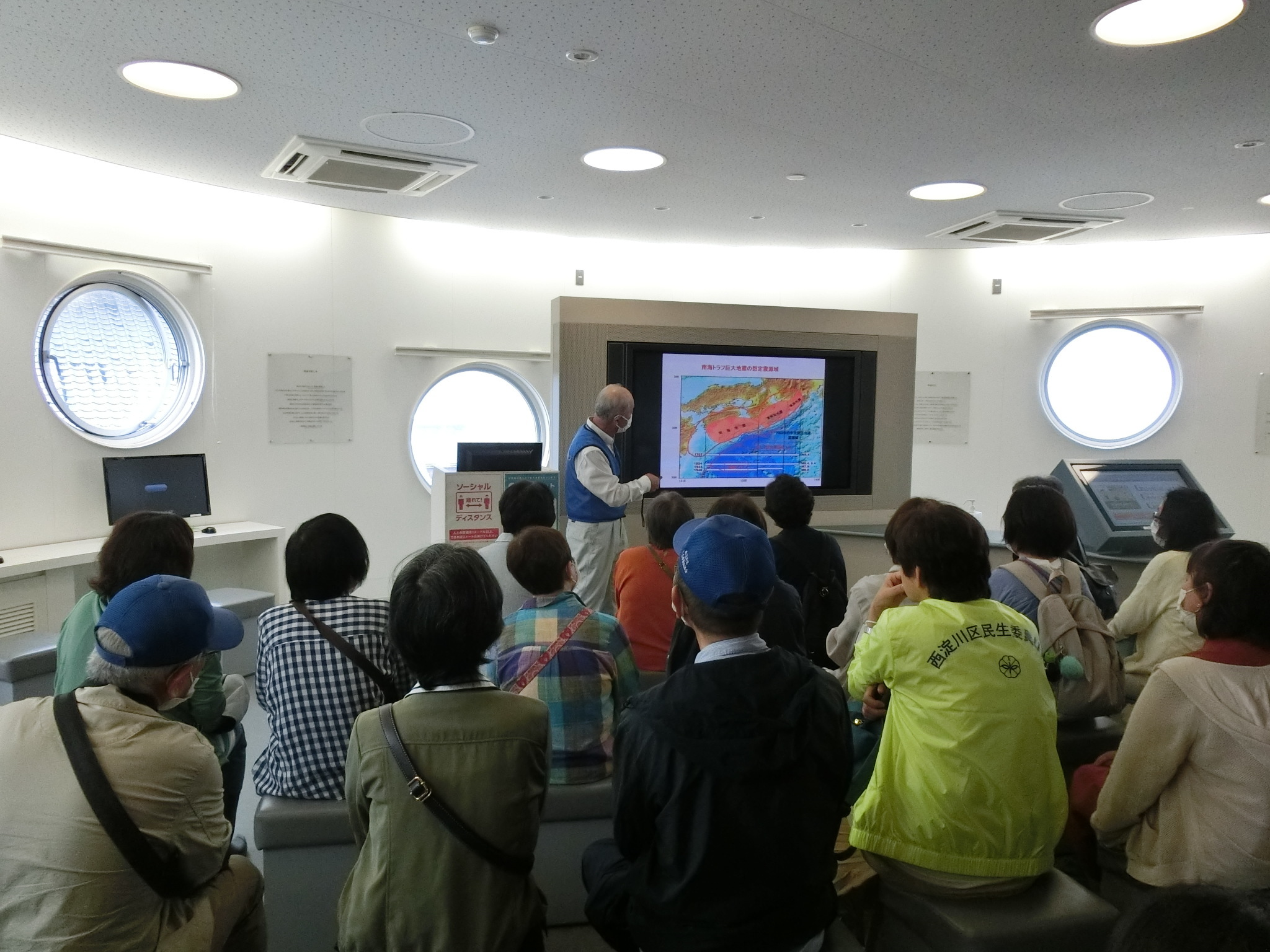 学習室での見学の様子1