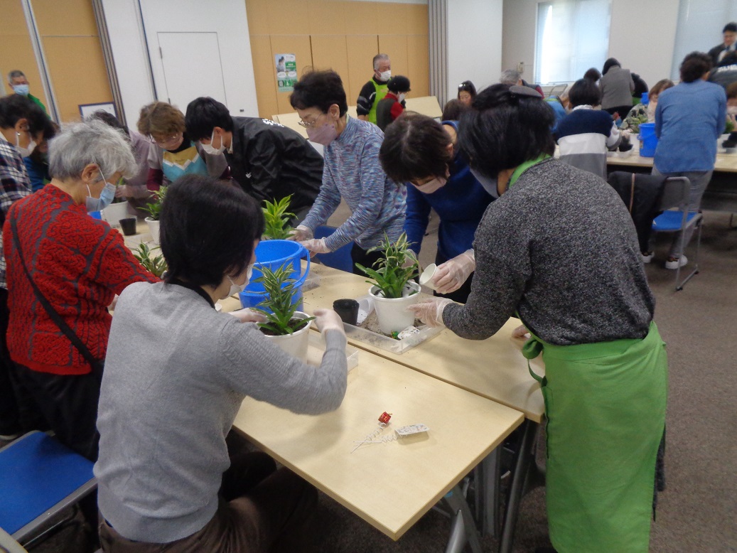 区民まつりと合わせて年3回実施しています。