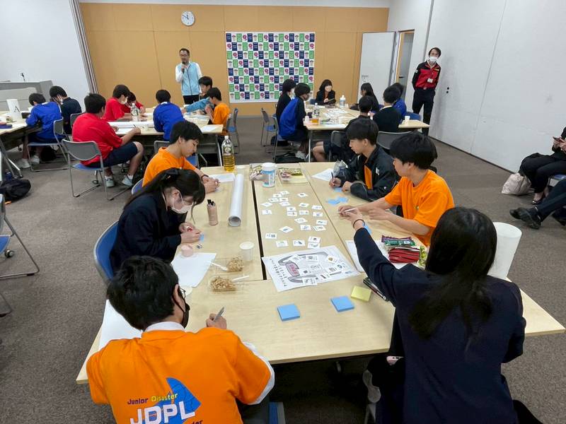 非常用持ち出しバッグ作製の様子