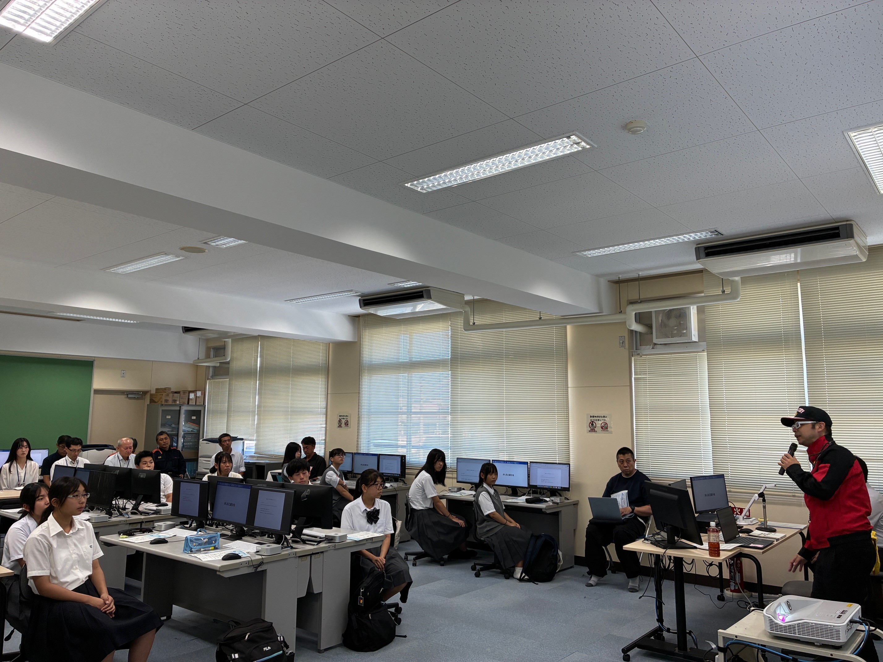 学んでいる様子