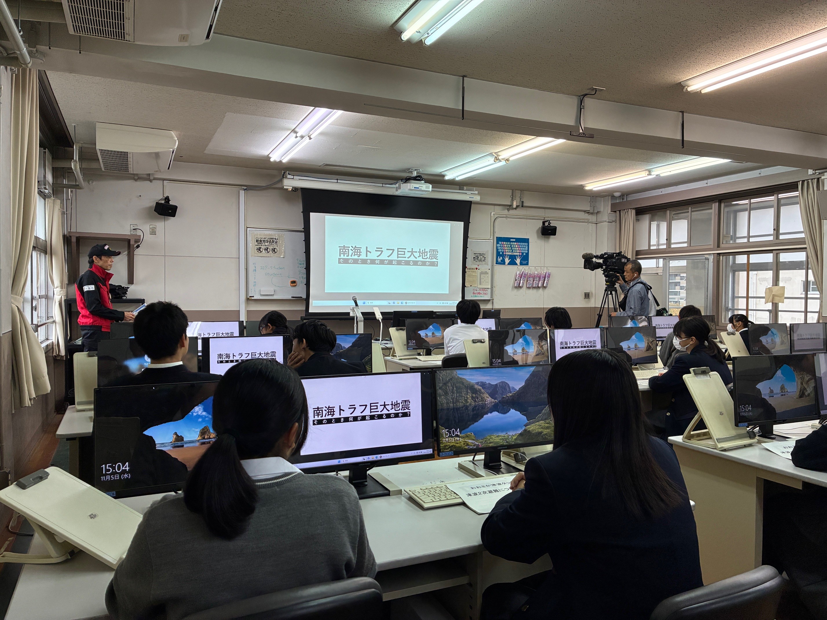 学んでいる様子