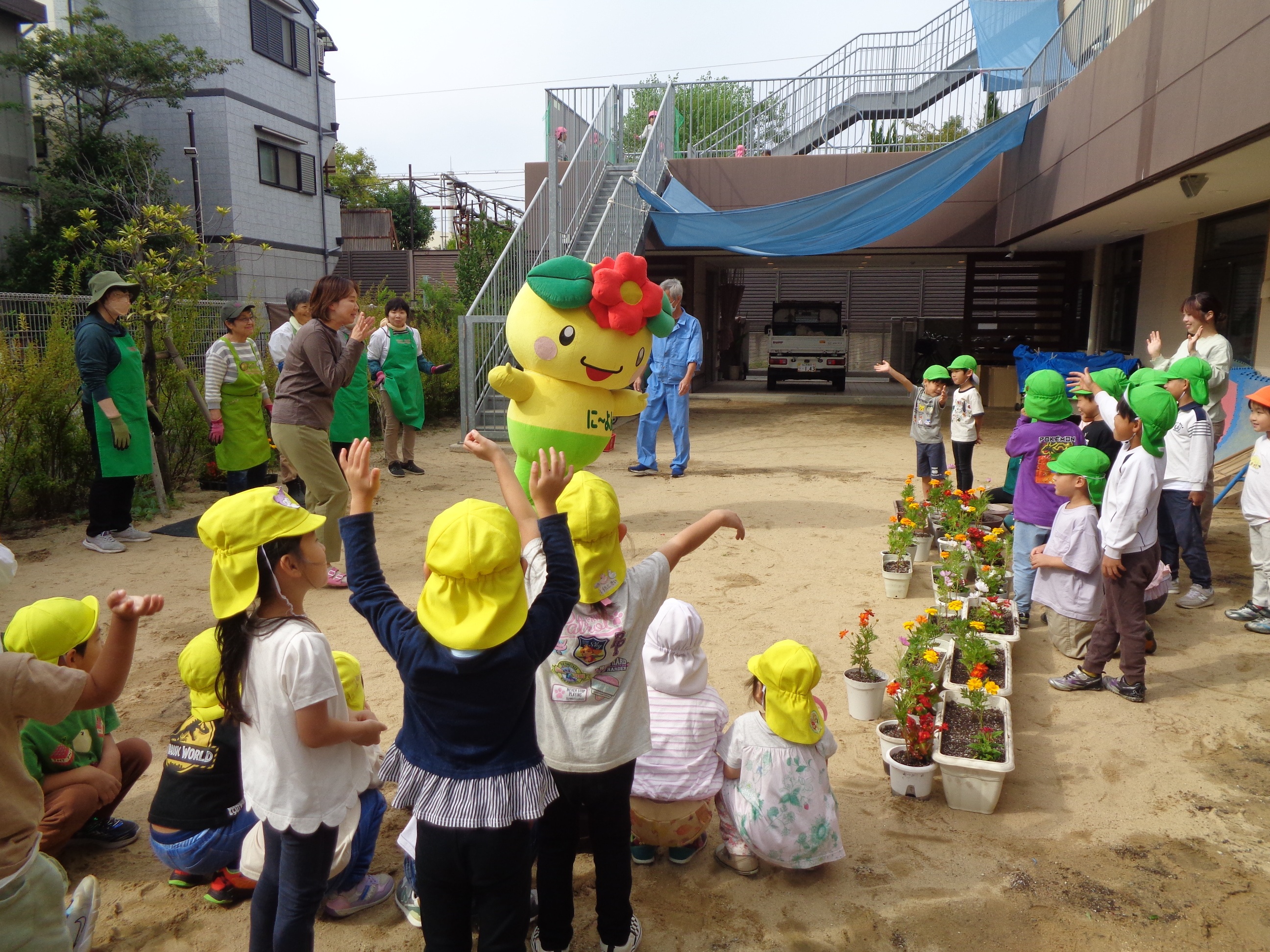 に～よんが登場している様子