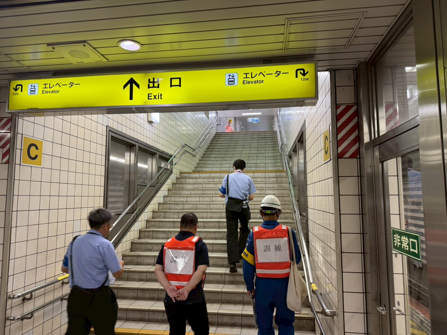 駅ホームからの避難
