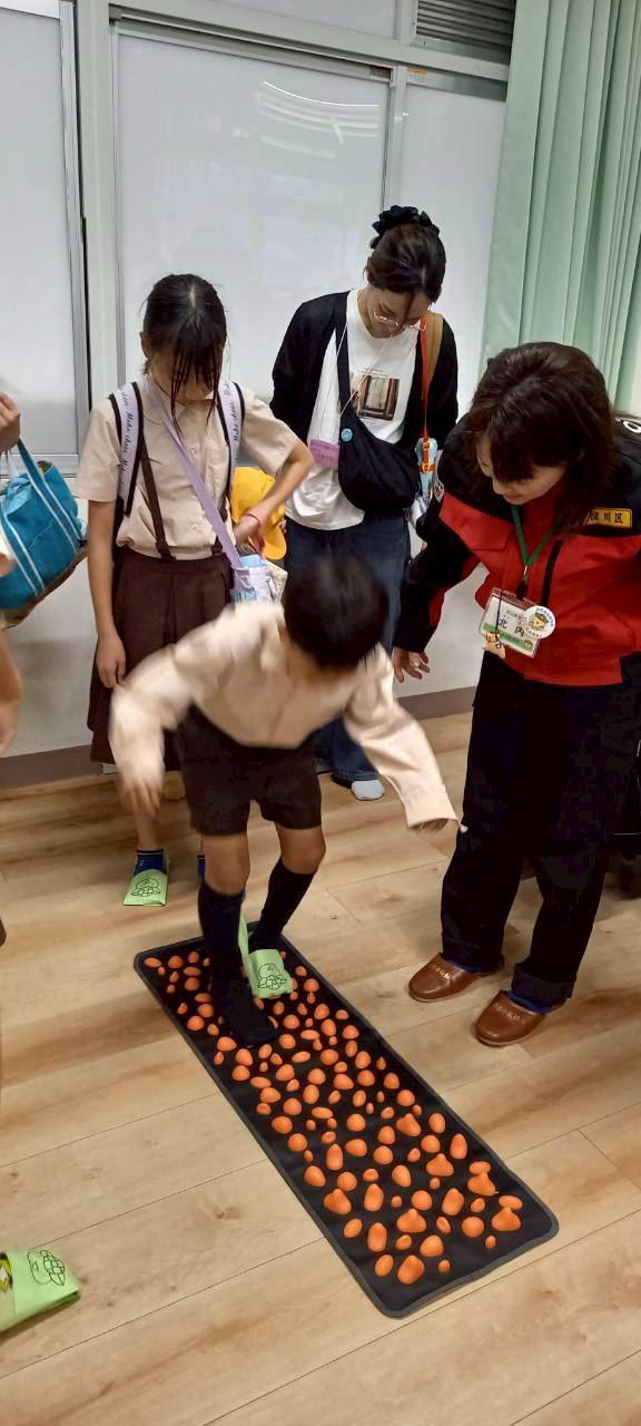 がれき歩行体験