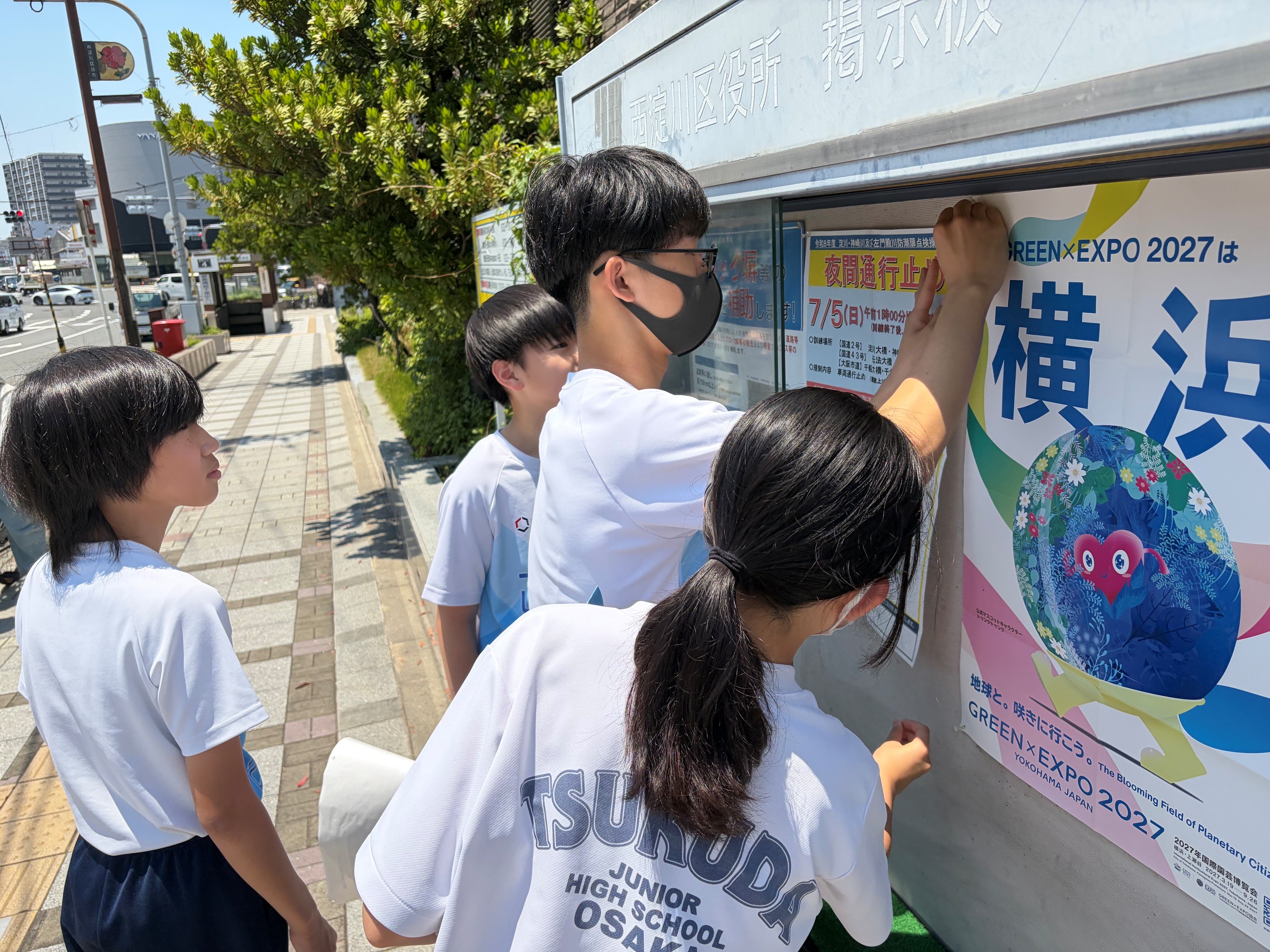 ポスターの張替え